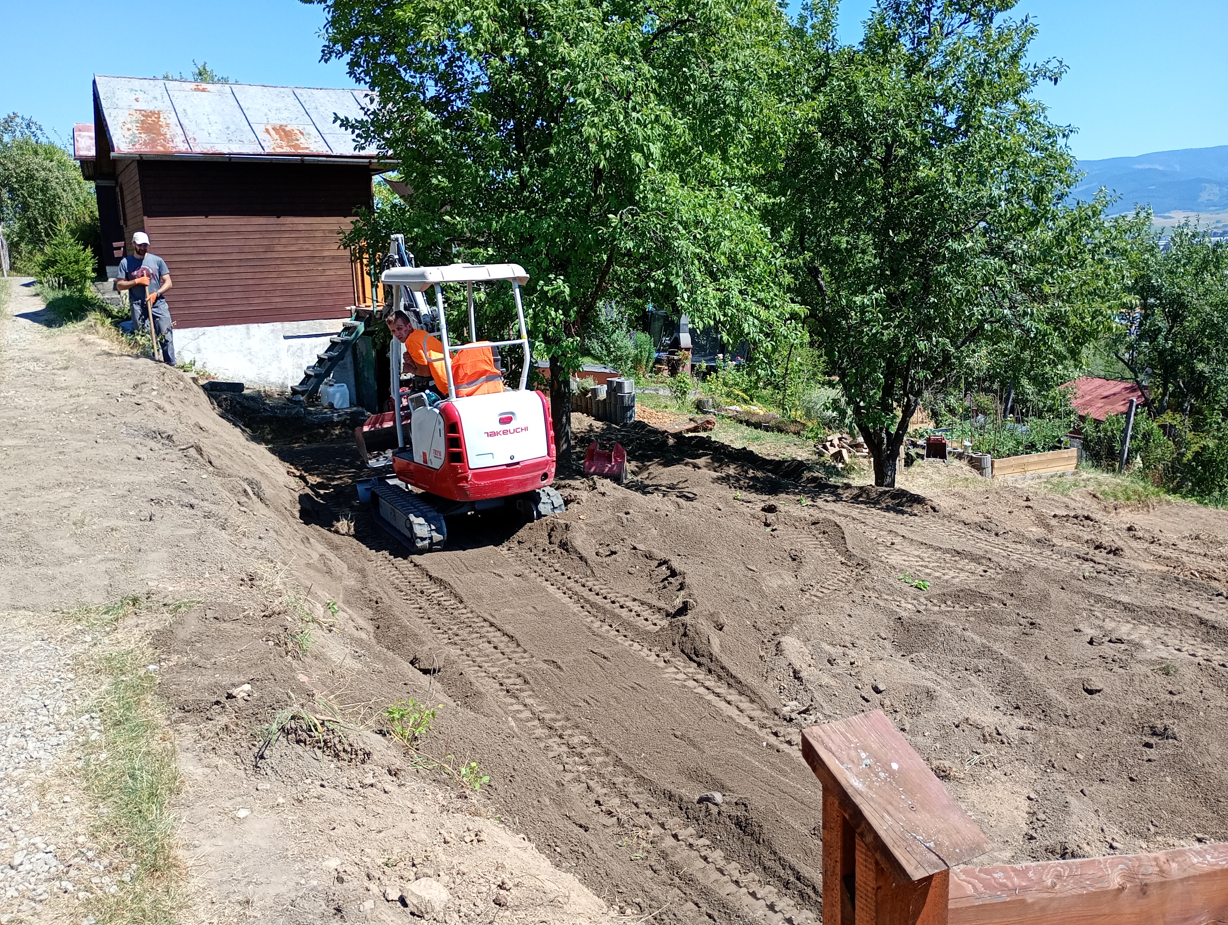 Bager pri práci v Žiline a Trenčíne